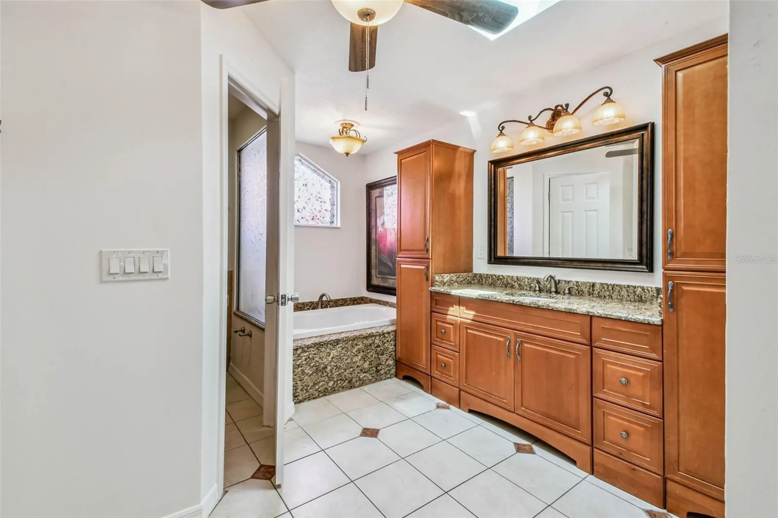 811 BLUEGRASS LN
