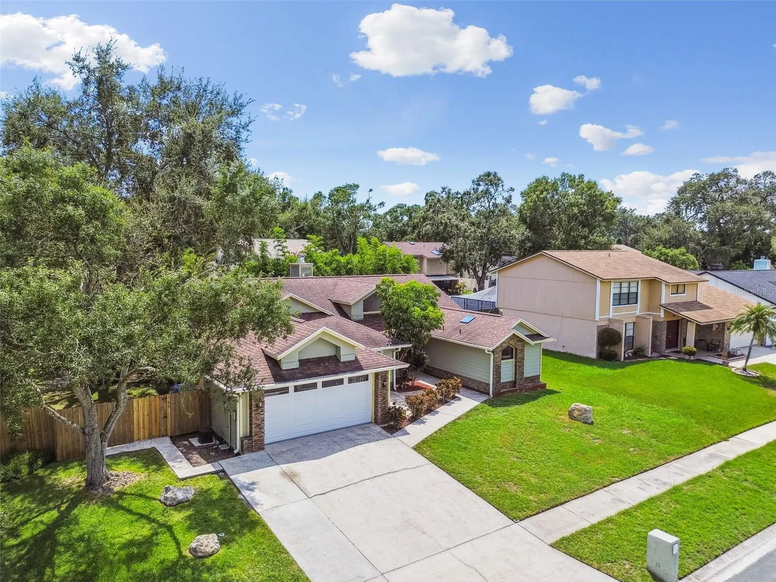 811 BLUEGRASS LN