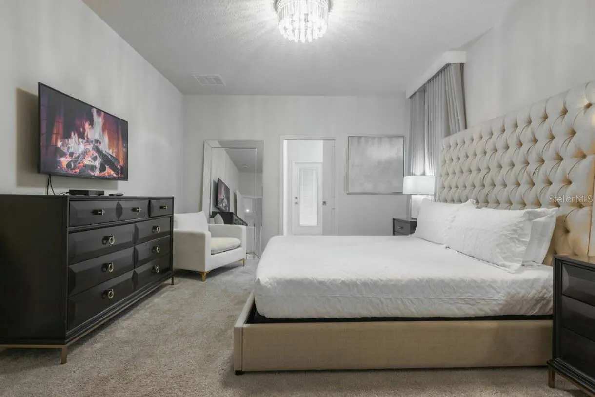 2106 LELANI CIR