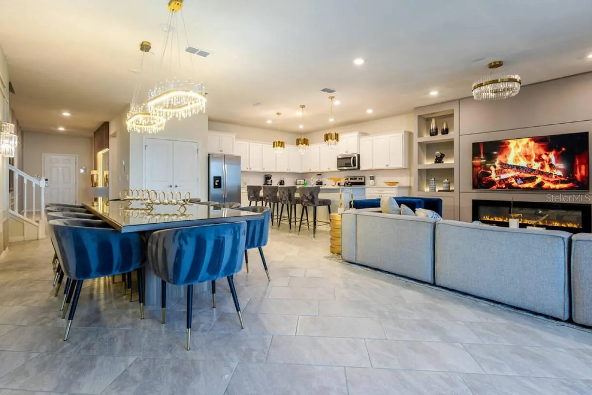 2106 LELANI CIR