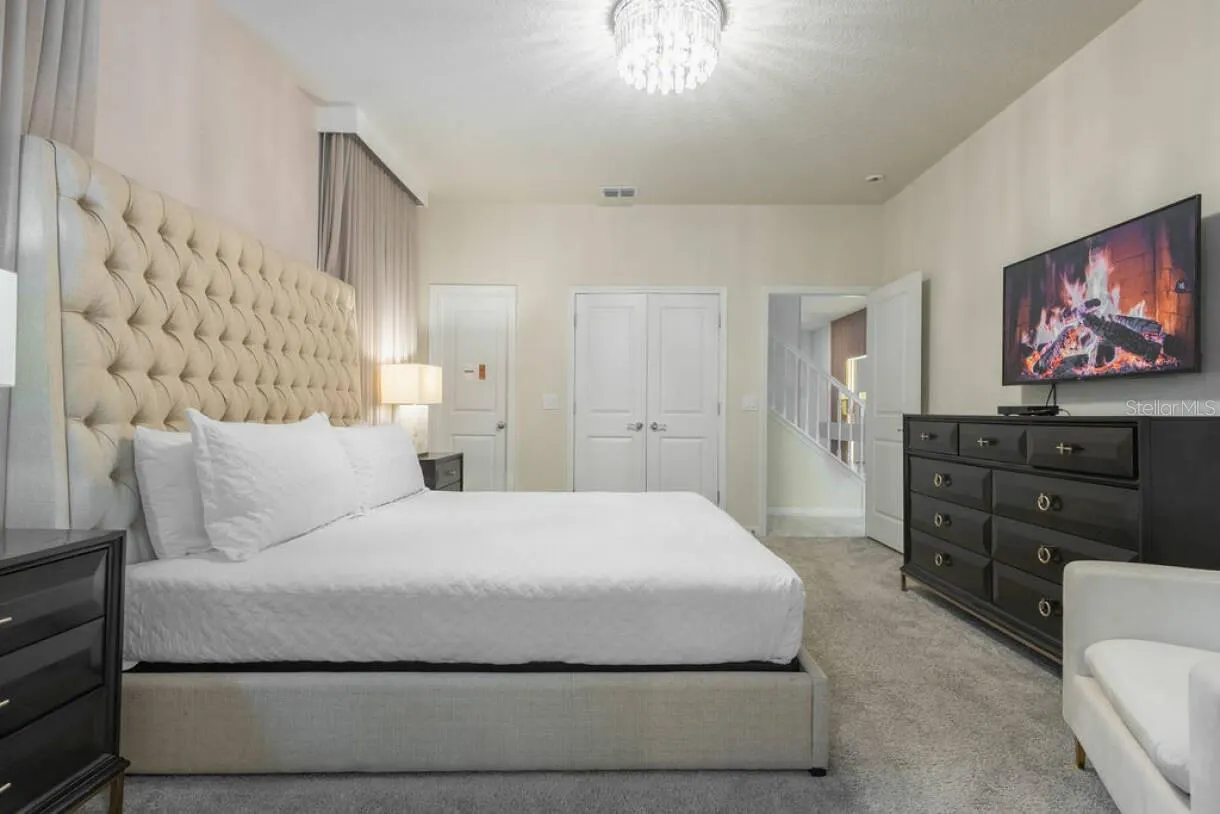 2106 LELANI CIR