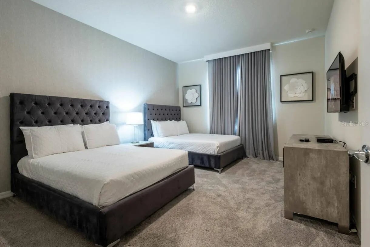 2106 LELANI CIR