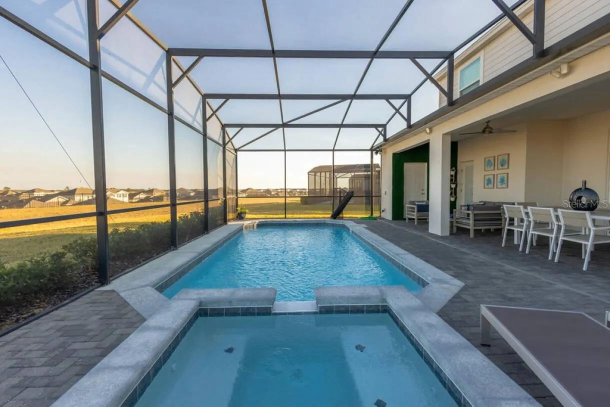 2106 LELANI CIR
