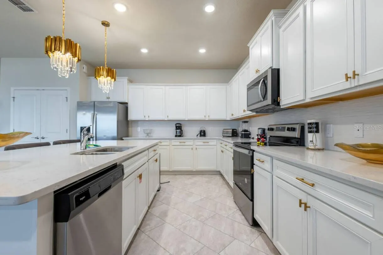 2106 LELANI CIR
