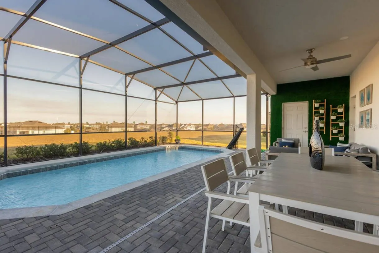 2106 LELANI CIR