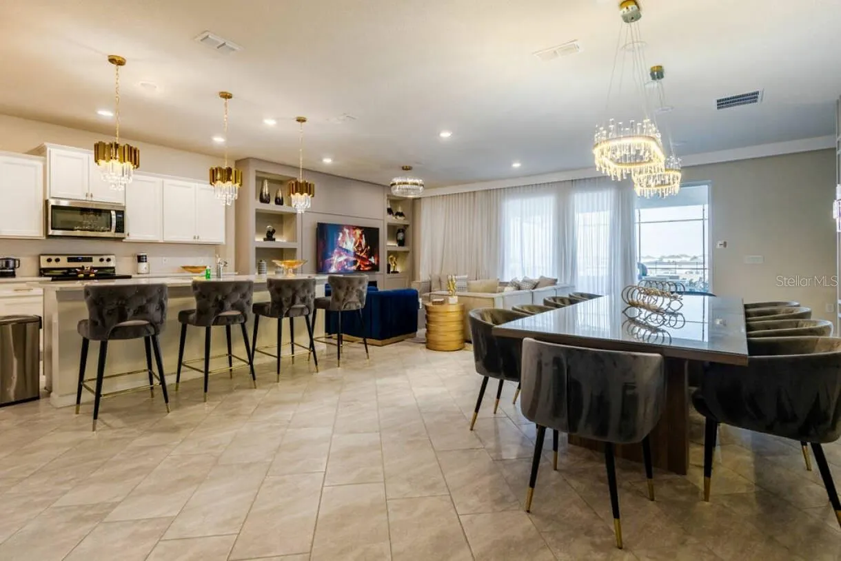 2106 LELANI CIR