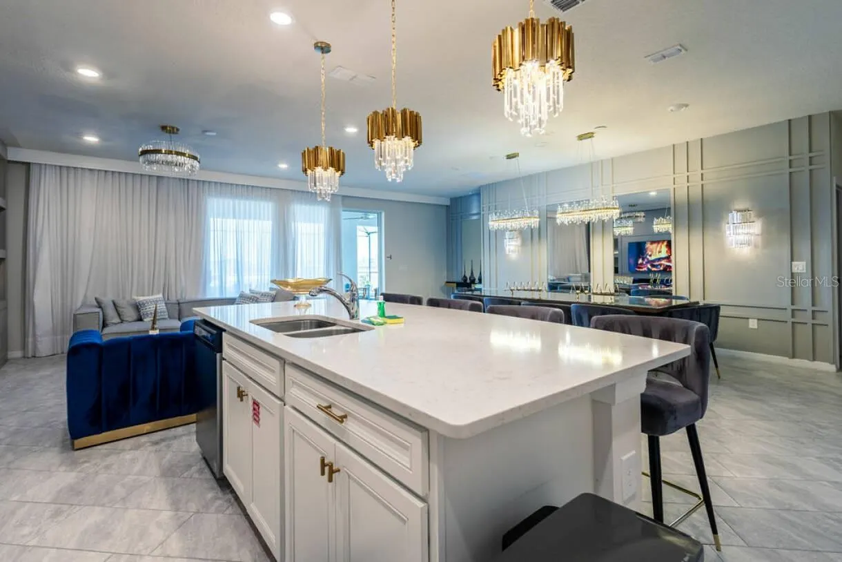 2106 LELANI CIR