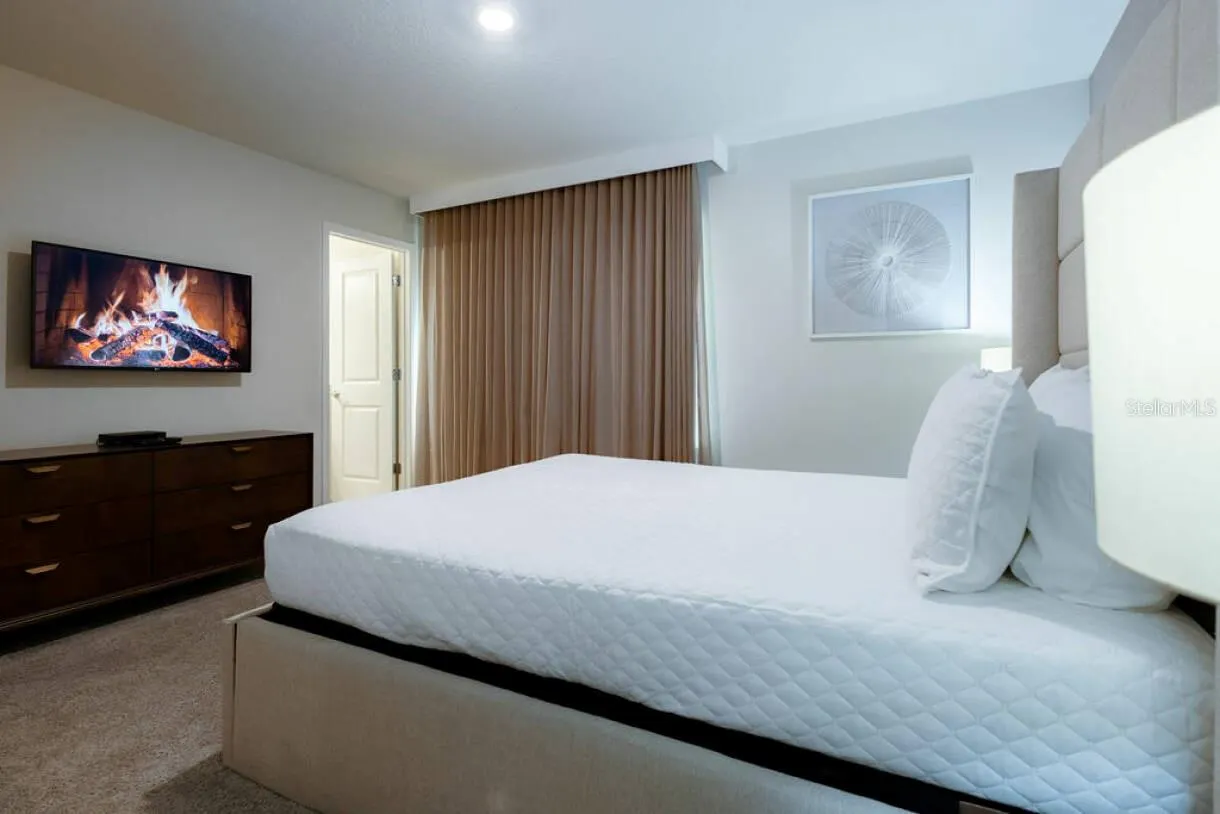 2106 LELANI CIR