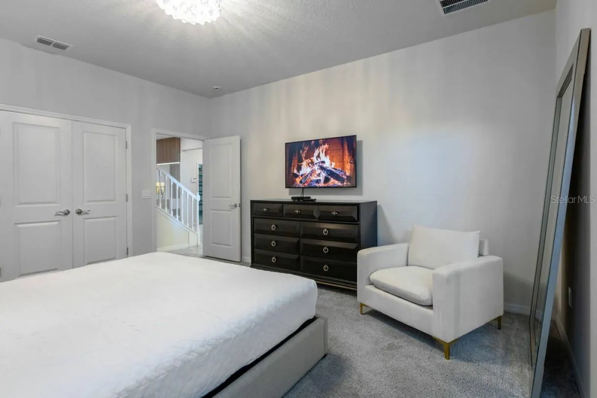 2106 LELANI CIR