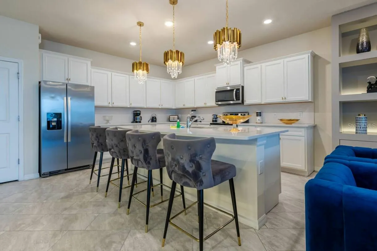 2106 LELANI CIR