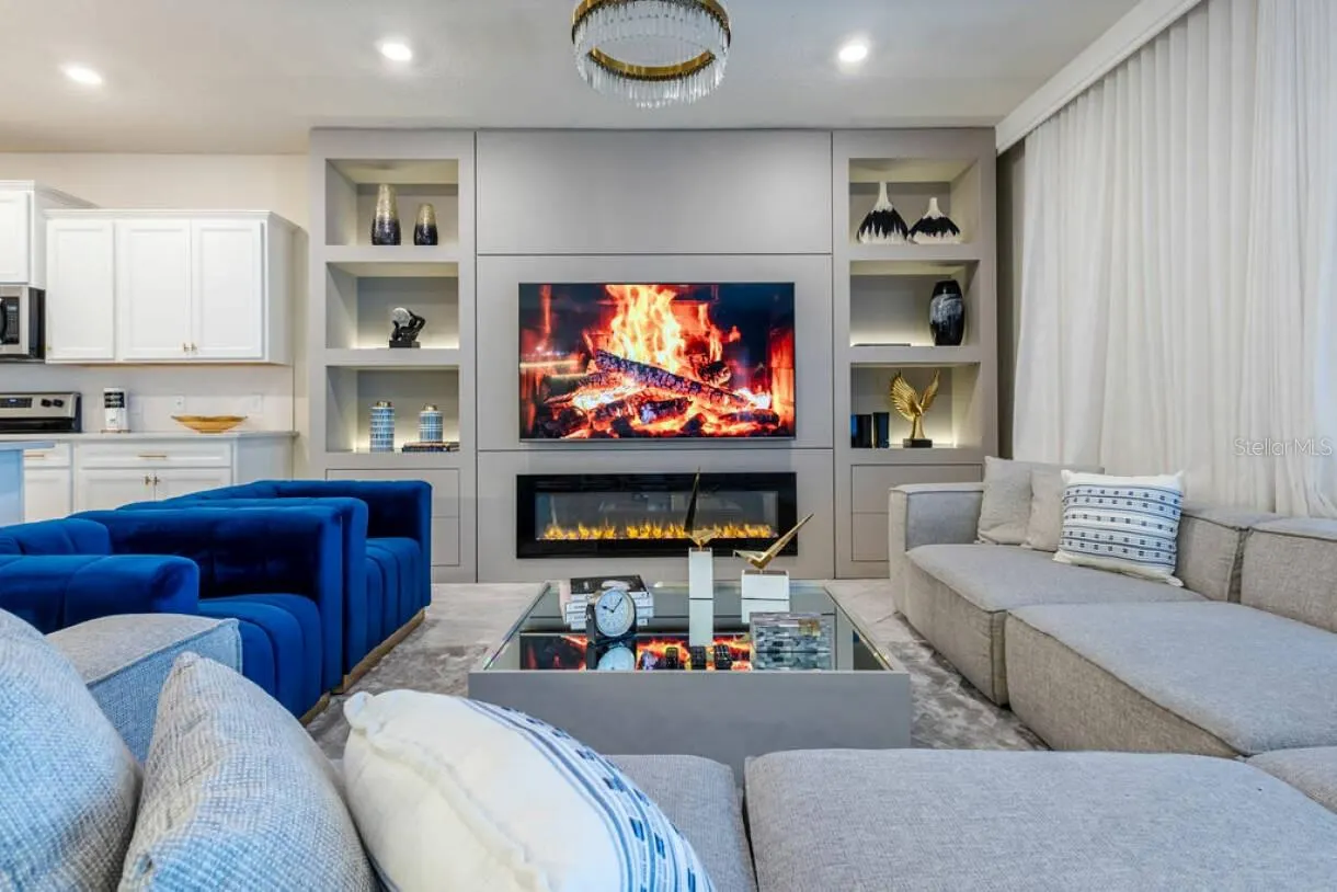 2106 LELANI CIR