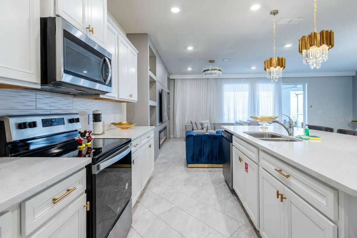 2106 LELANI CIR