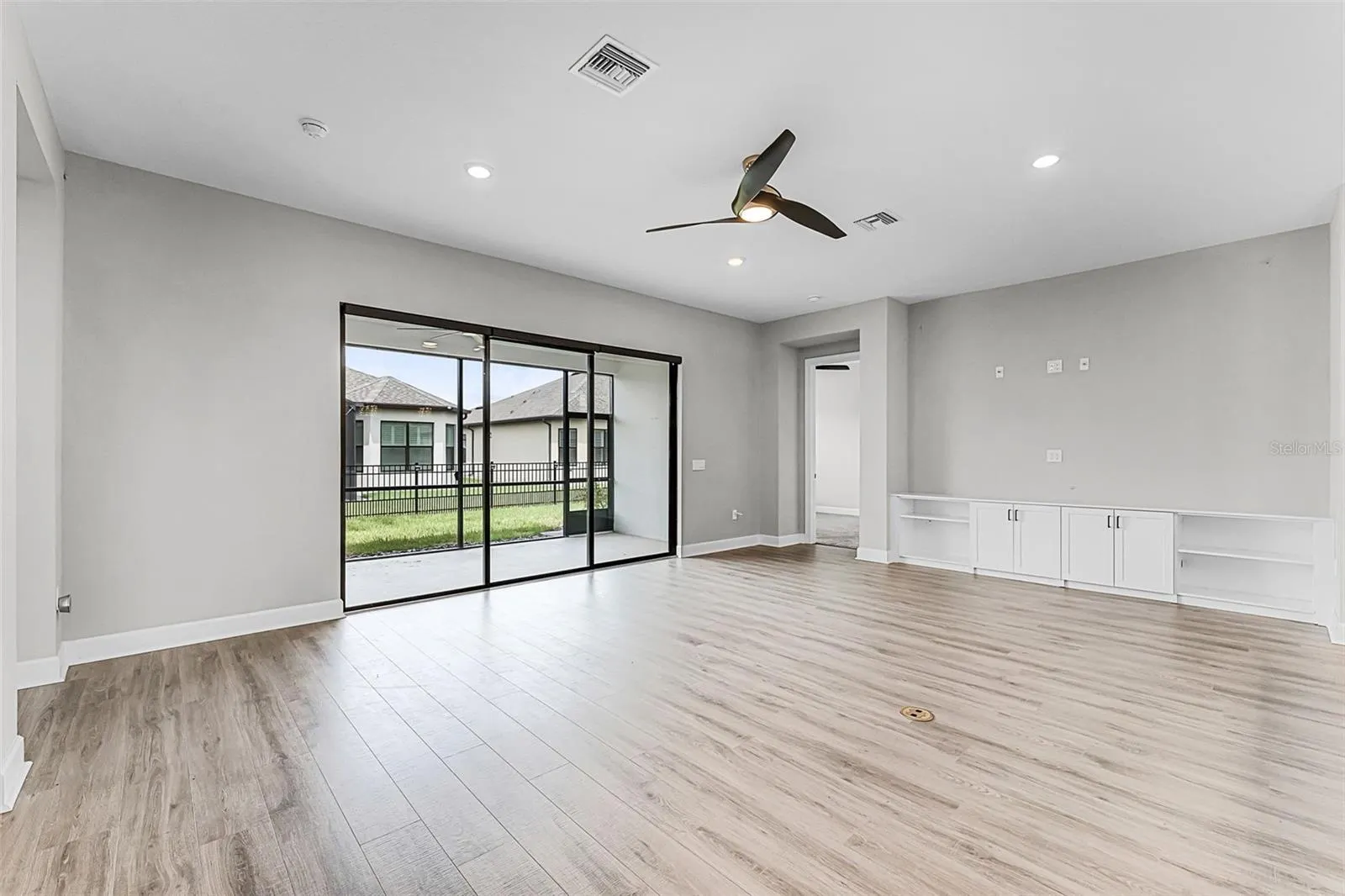 937 WALNUT CREEK LN
