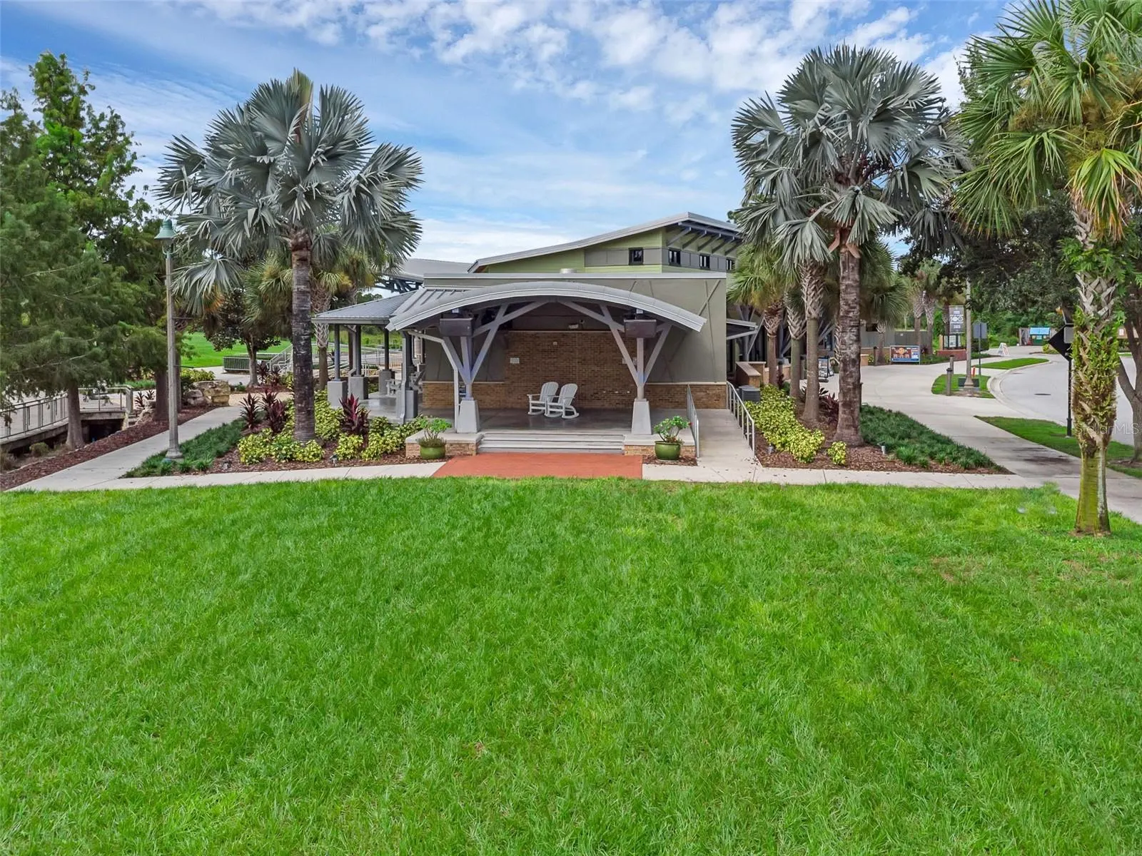 802 KINGSBRIDGE DR
