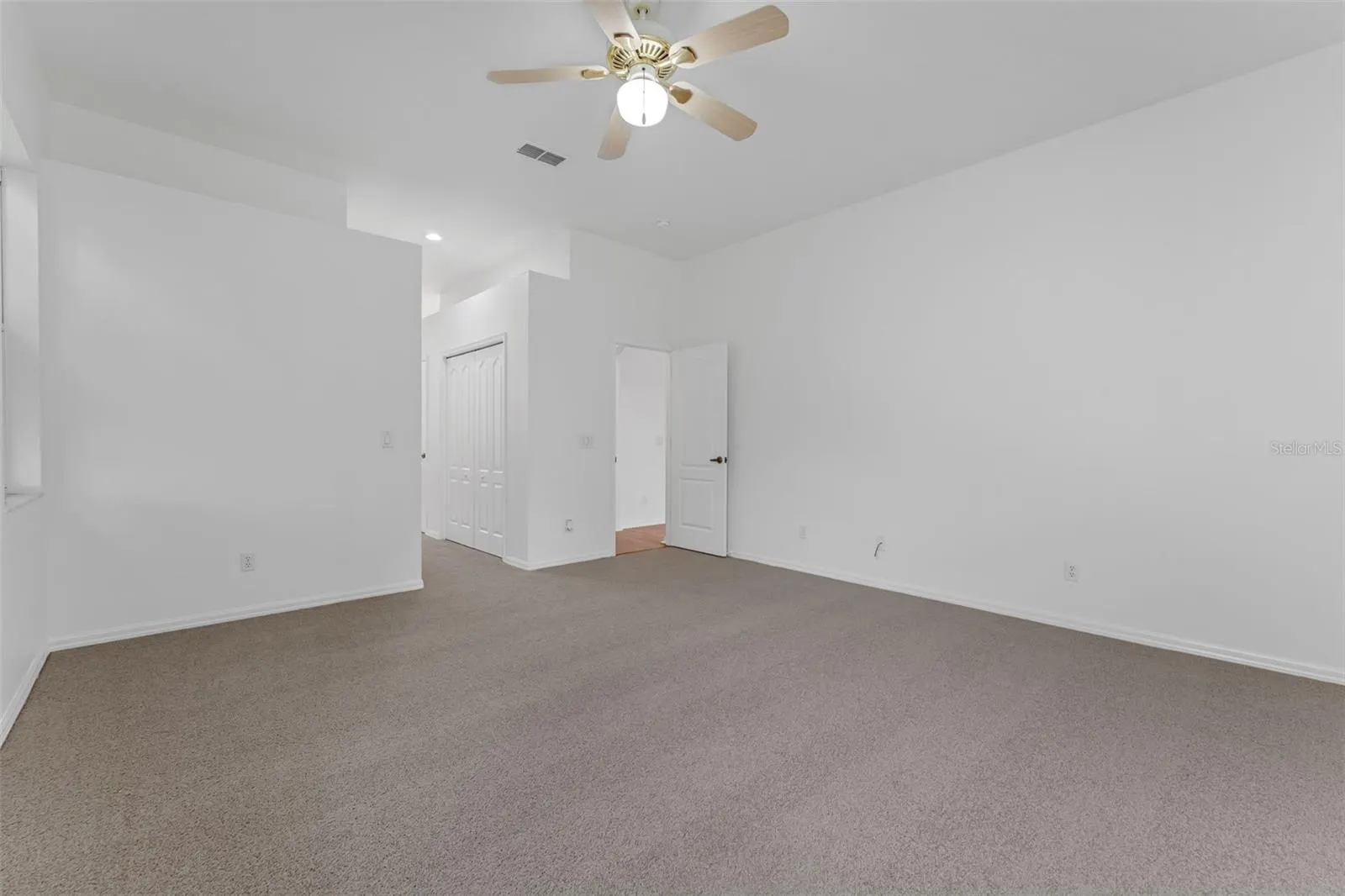 802 KINGSBRIDGE DR