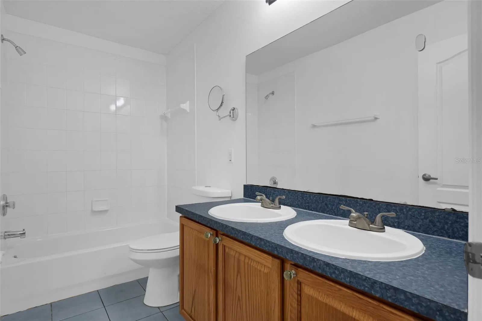 802 KINGSBRIDGE DR