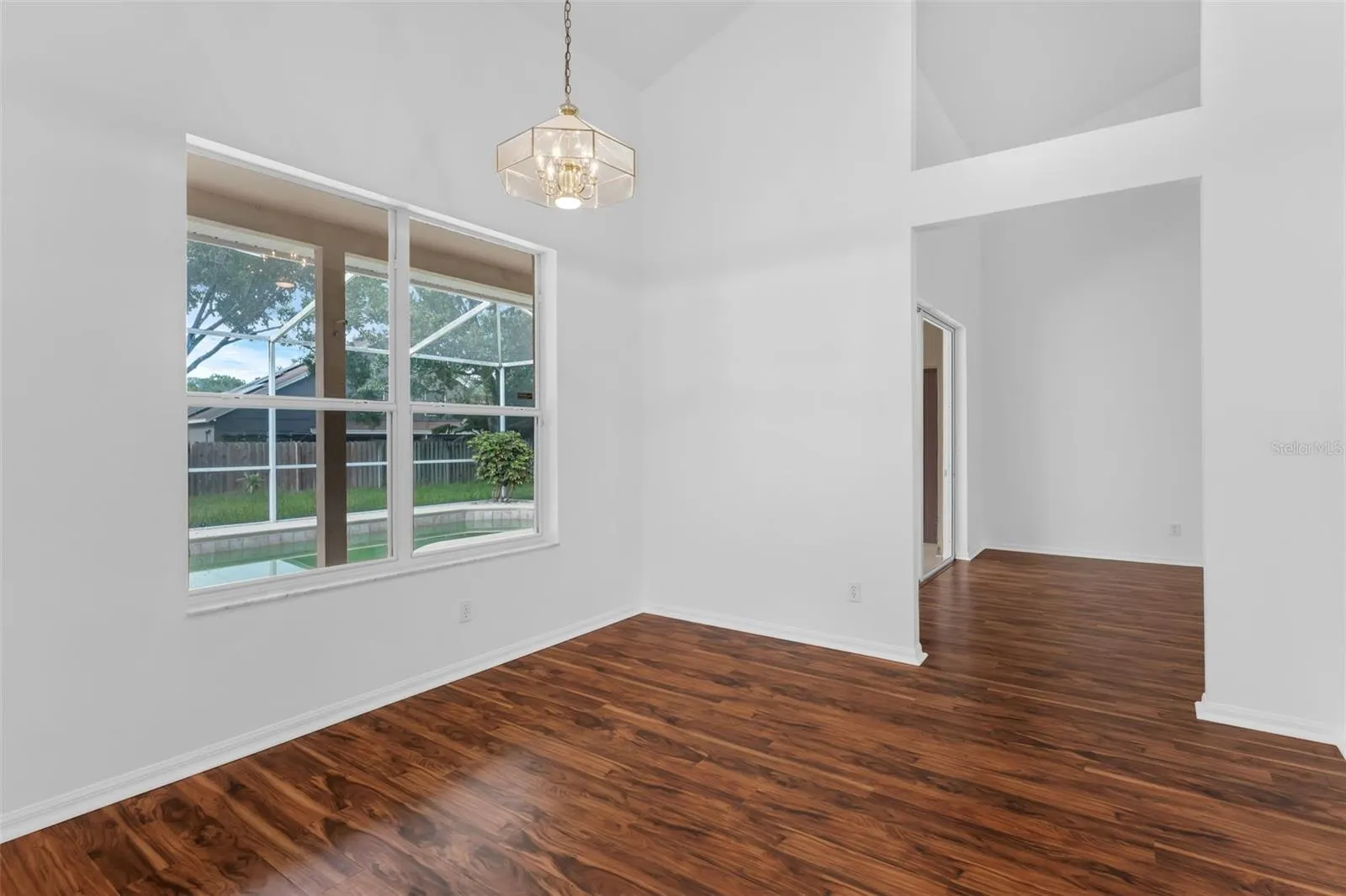 802 KINGSBRIDGE DR