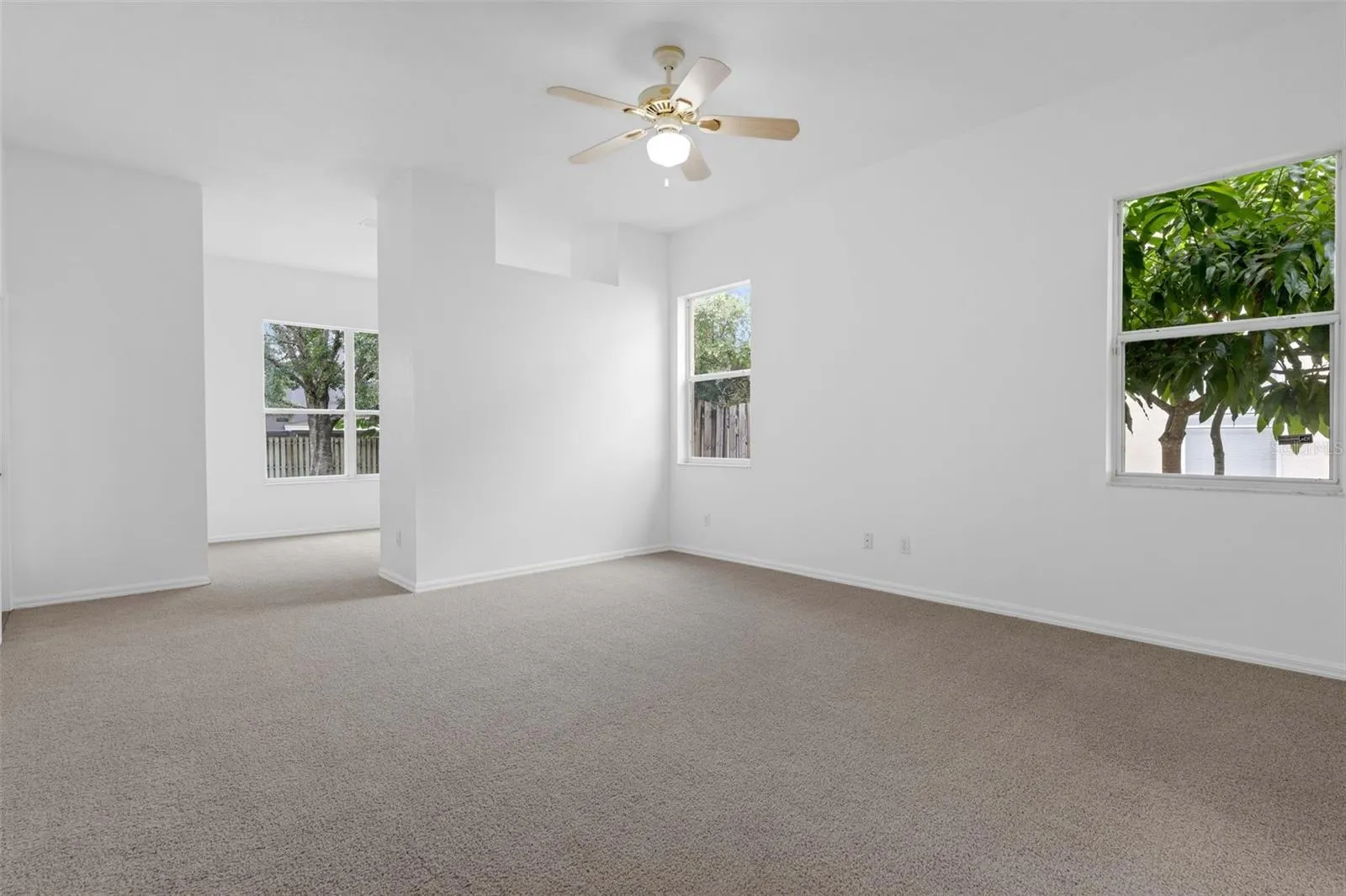 802 KINGSBRIDGE DR