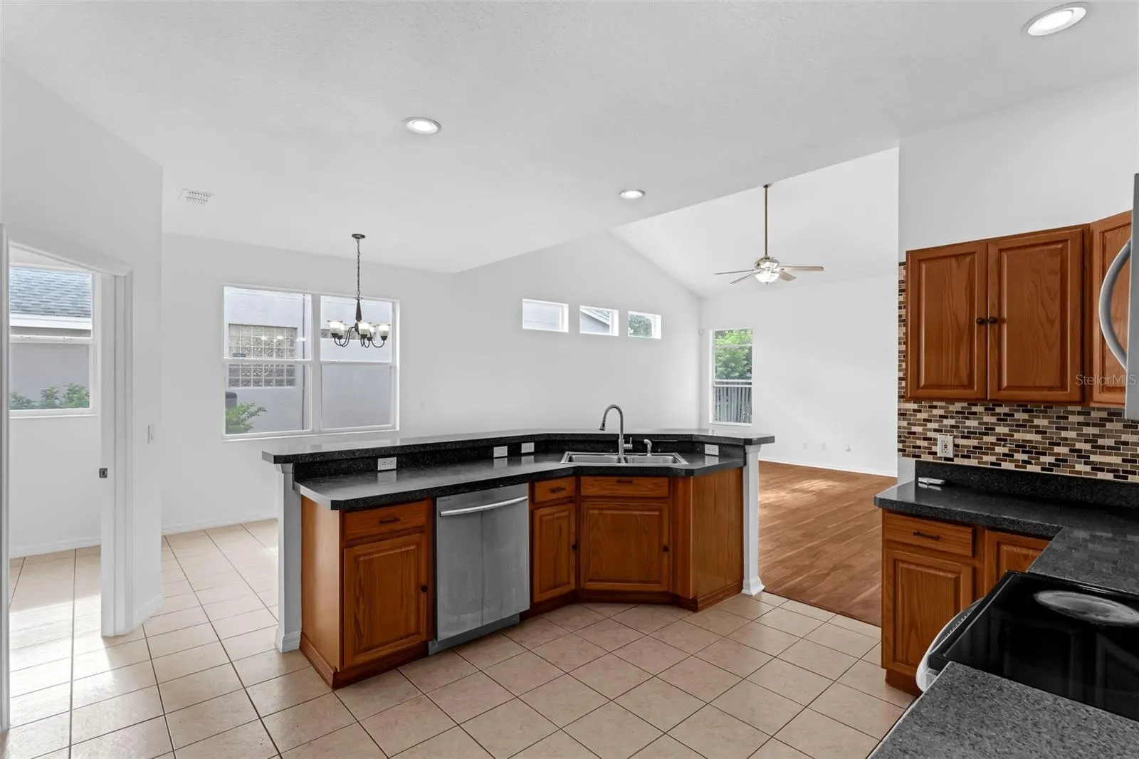 802 KINGSBRIDGE DR
