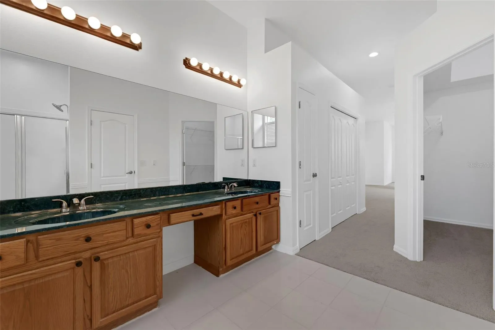 802 KINGSBRIDGE DR