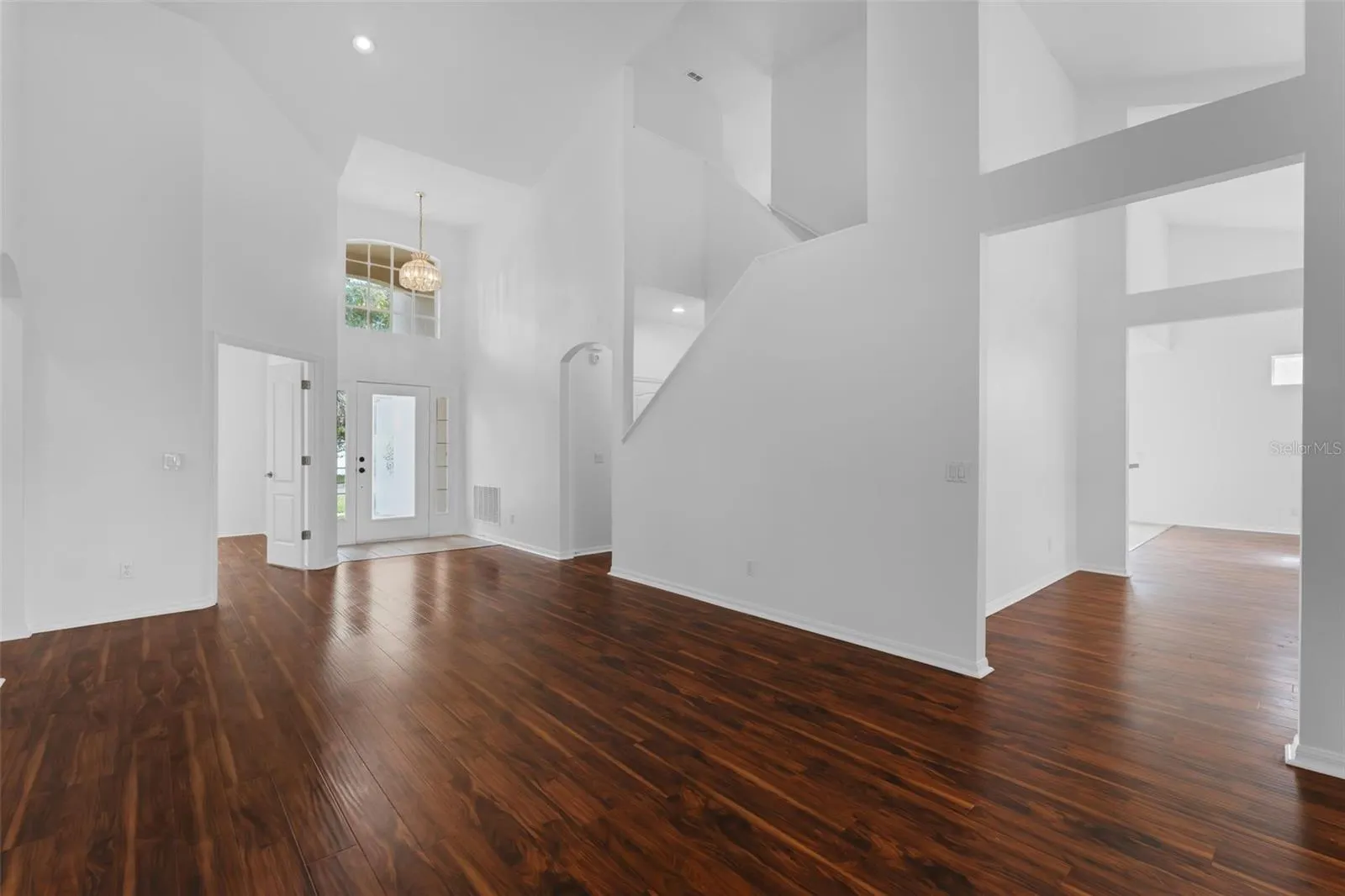 802 KINGSBRIDGE DR