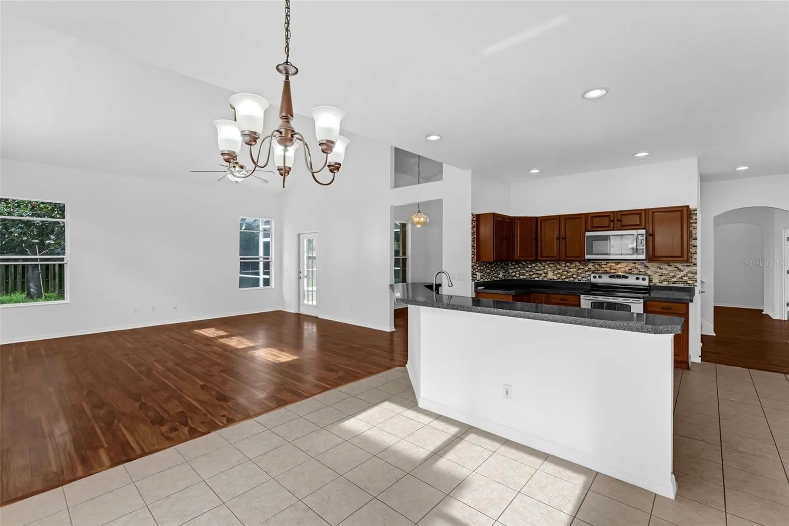 802 KINGSBRIDGE DR
