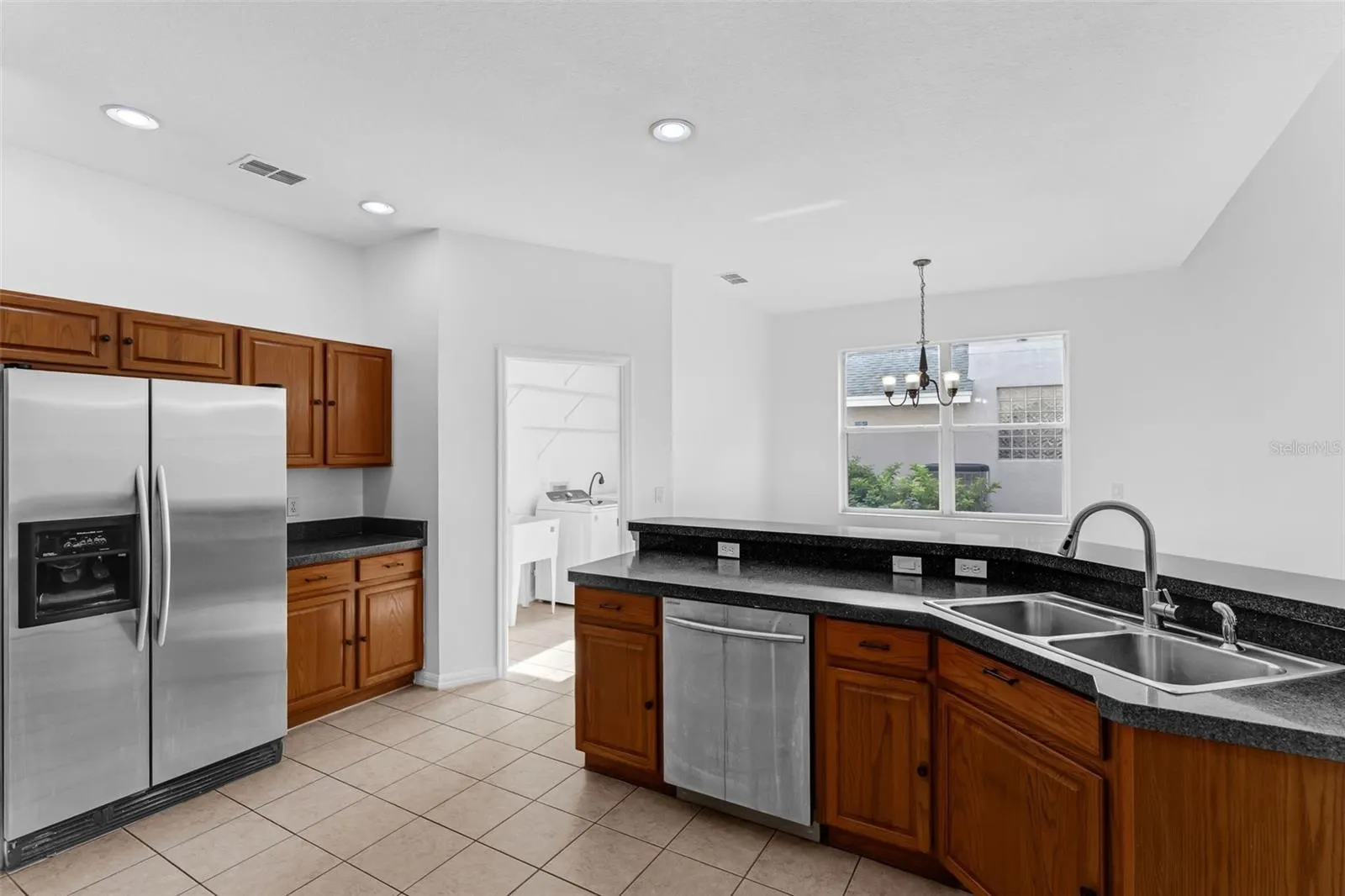 802 KINGSBRIDGE DR