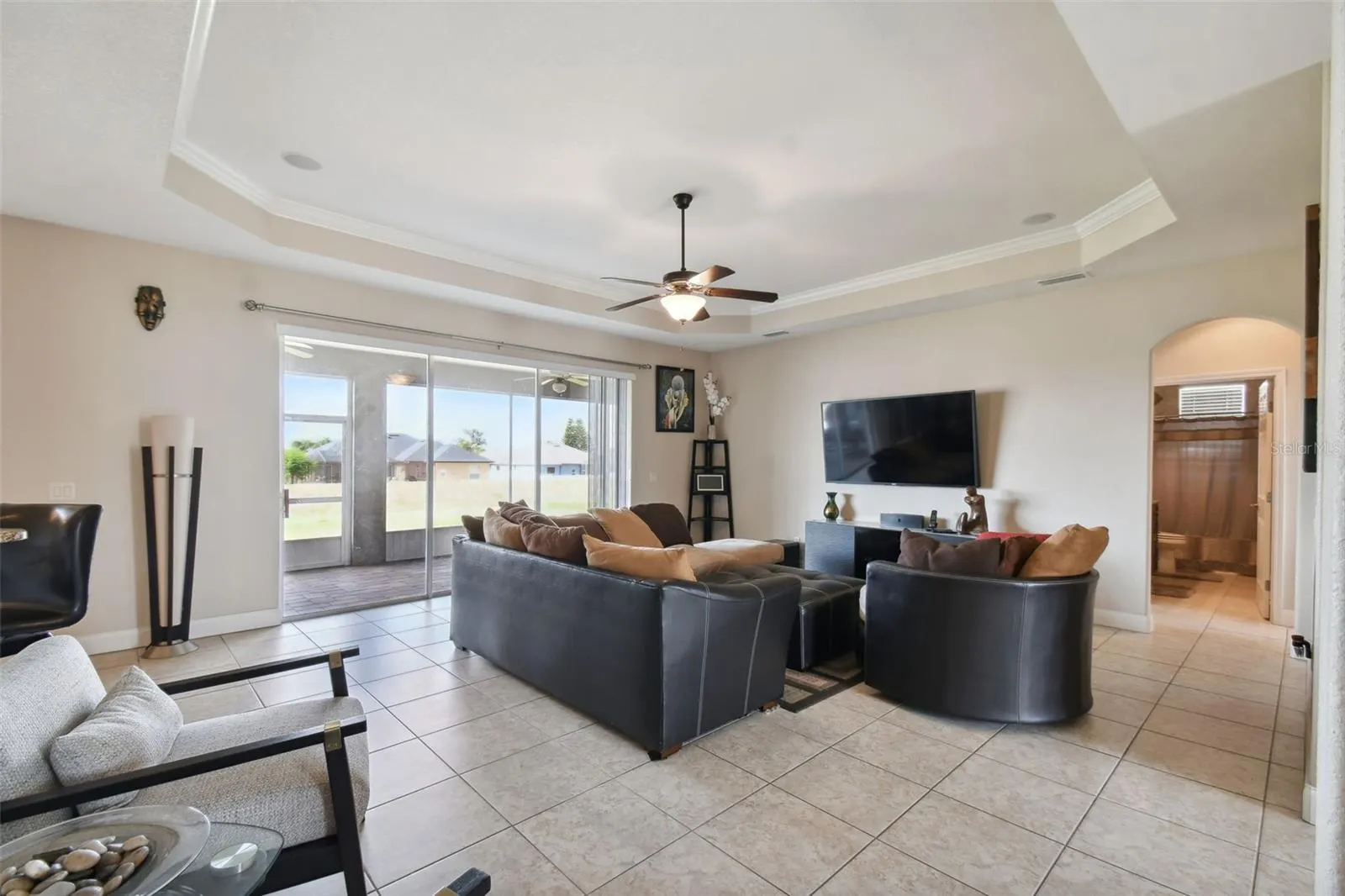 6841 BUSHNELL DR
