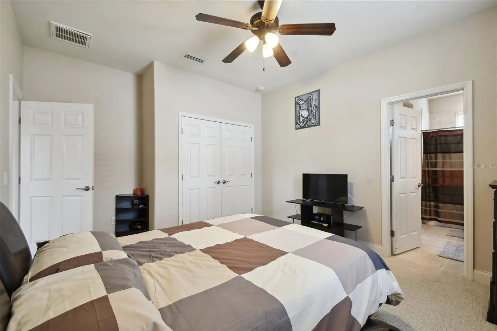6841 BUSHNELL DR