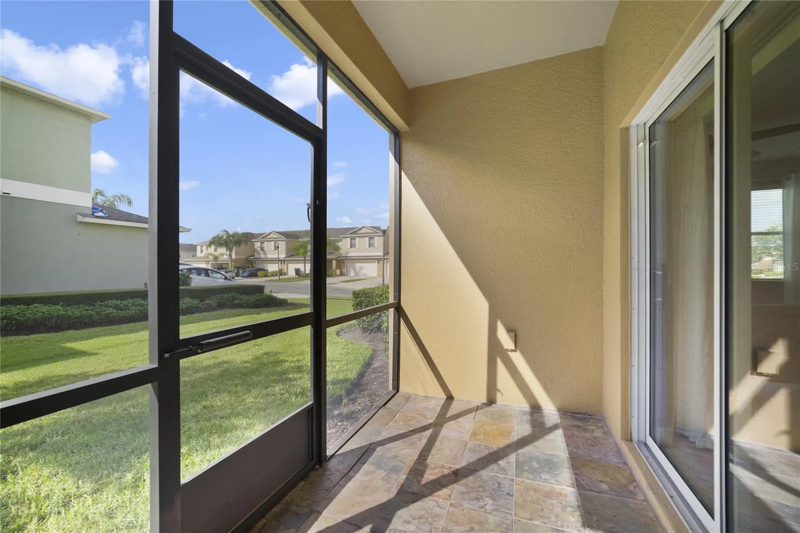 3293 RODRICK CIR