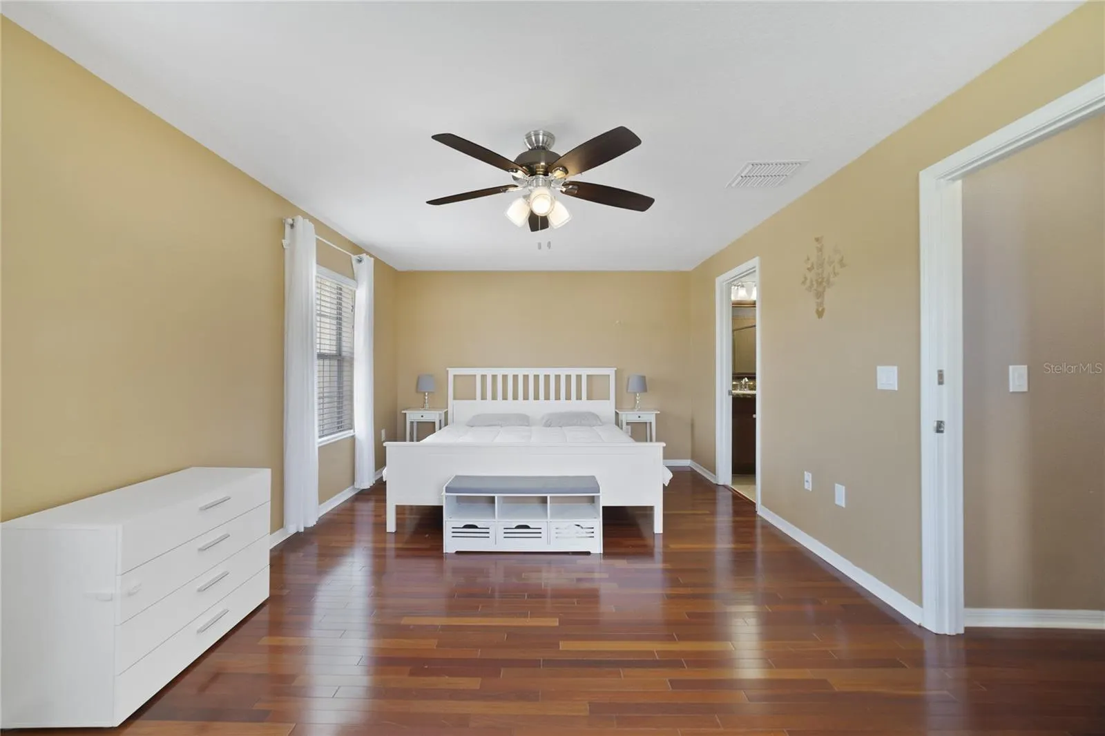 3293 RODRICK CIR