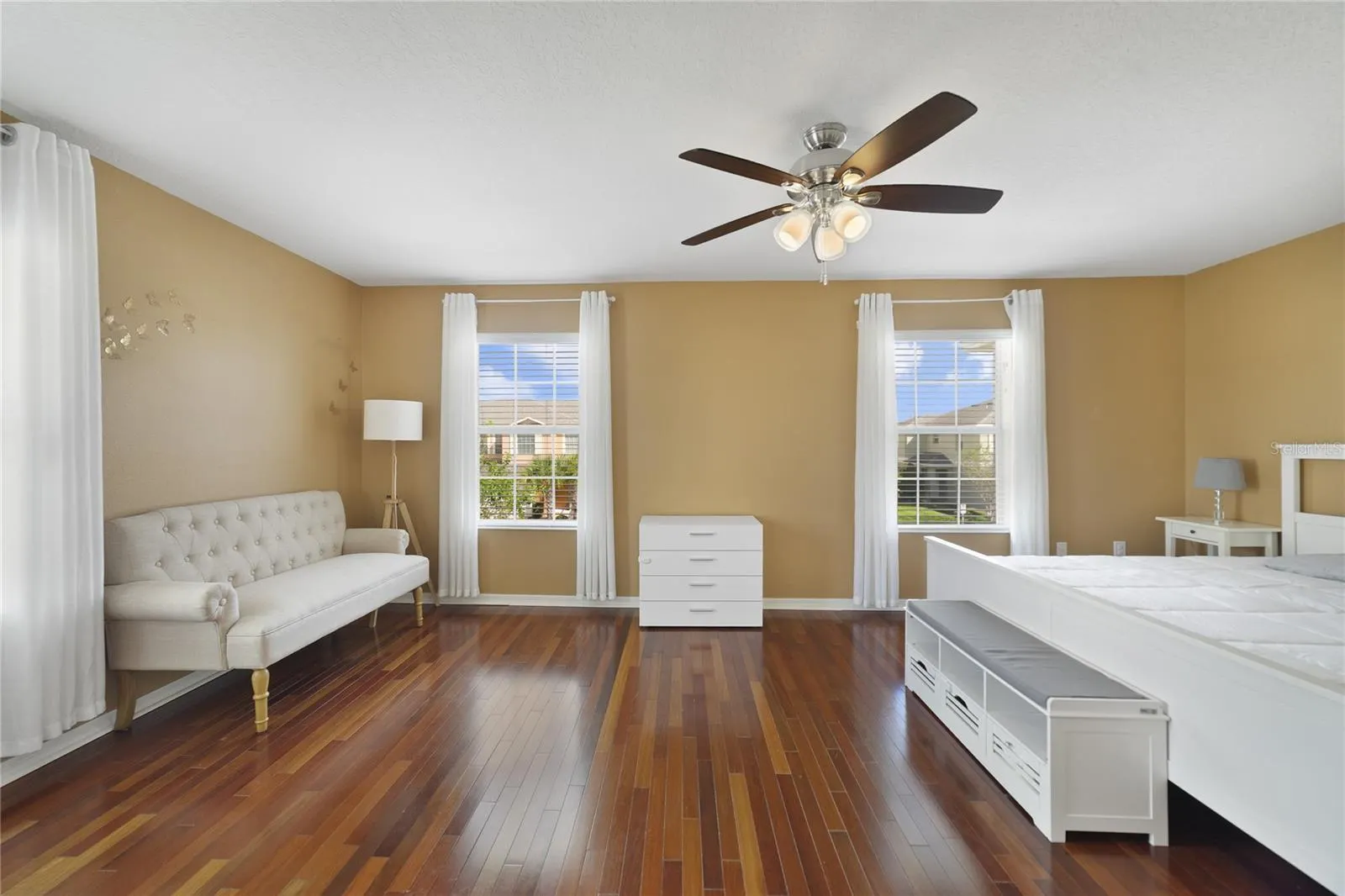 3293 RODRICK CIR