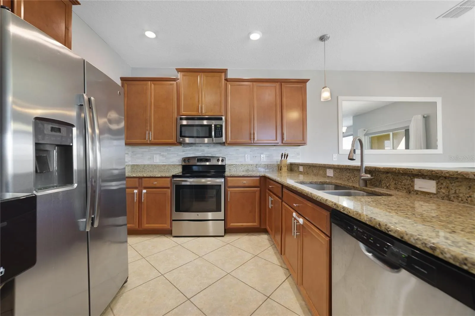 3293 RODRICK CIR