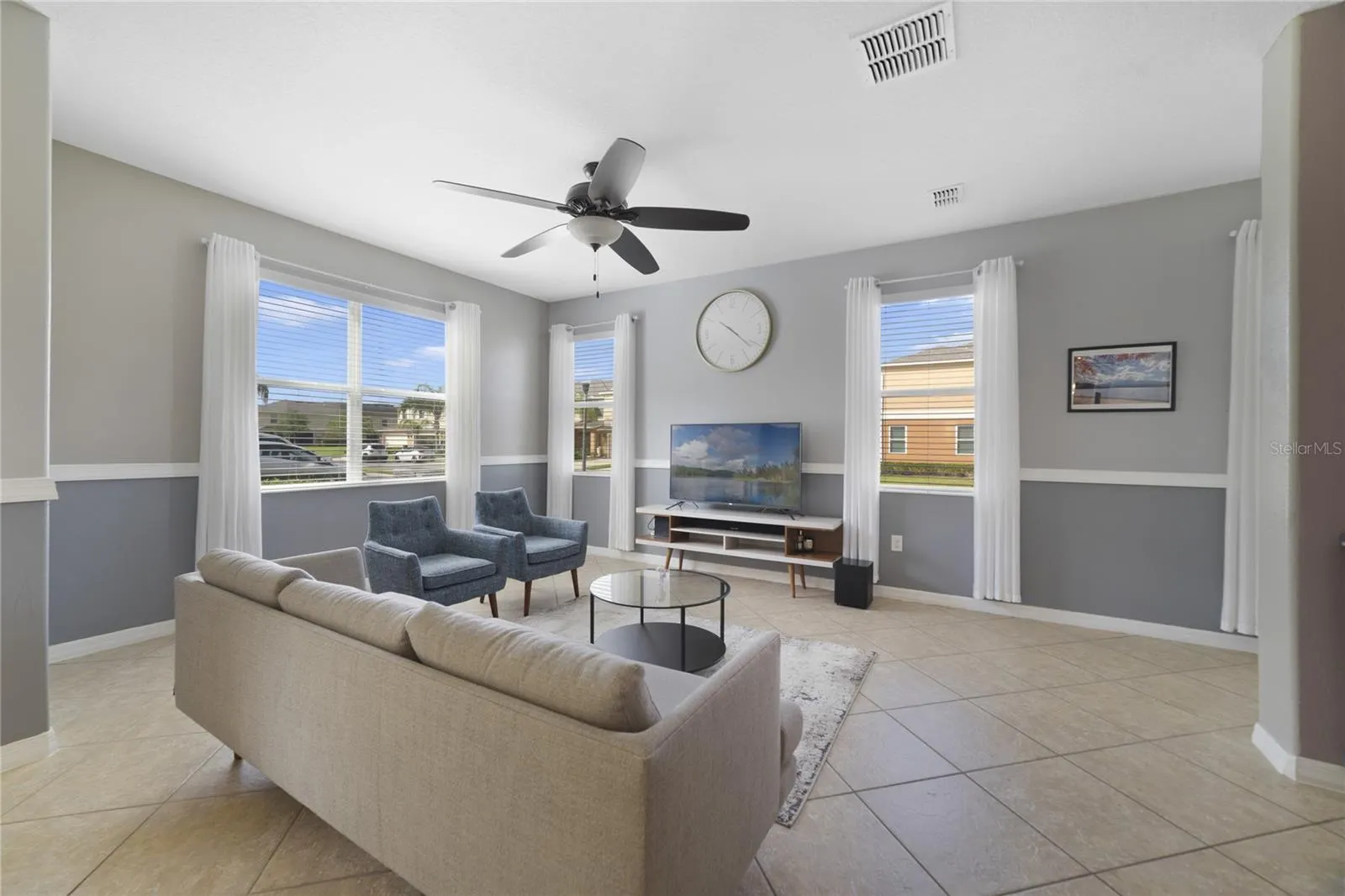 3293 RODRICK CIR