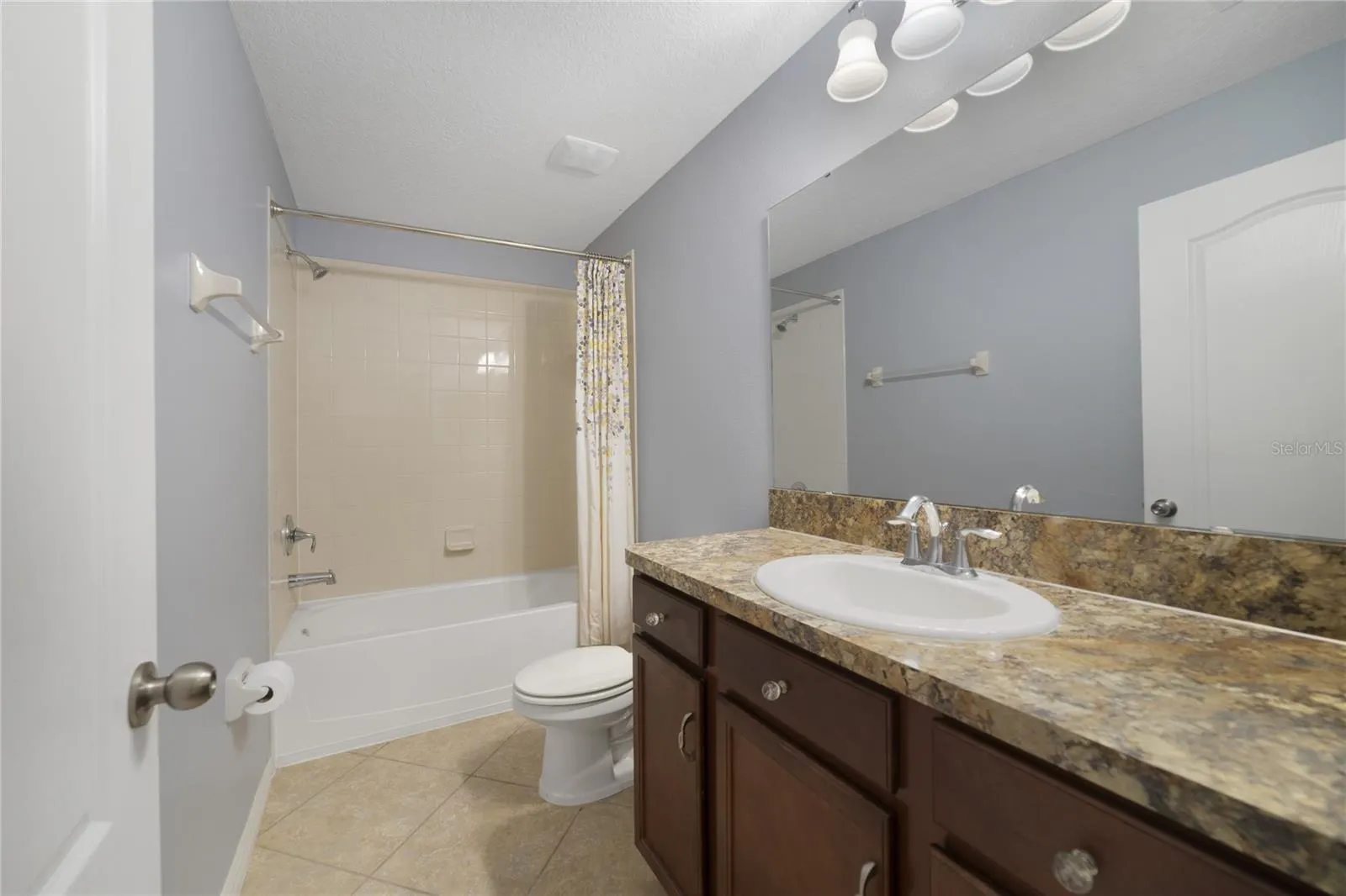 3293 RODRICK CIR