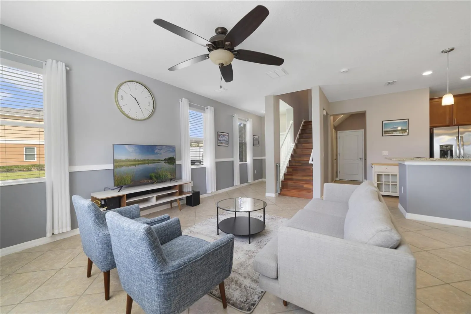 3293 RODRICK CIR