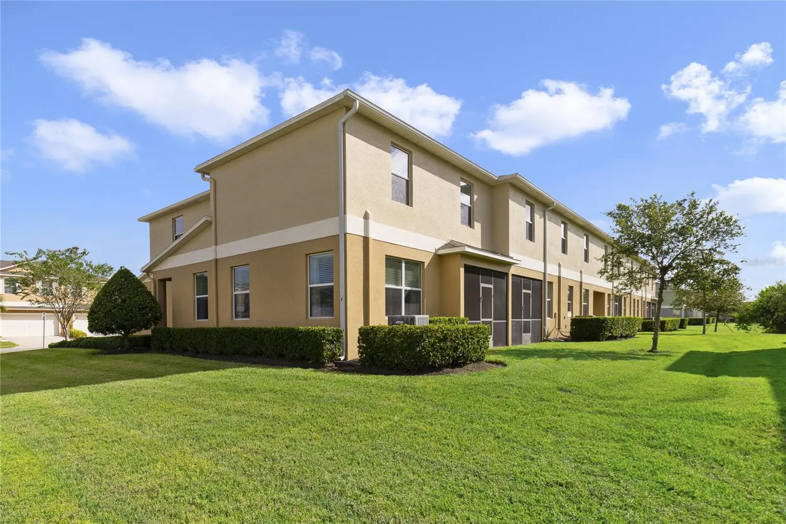 3293 RODRICK CIR