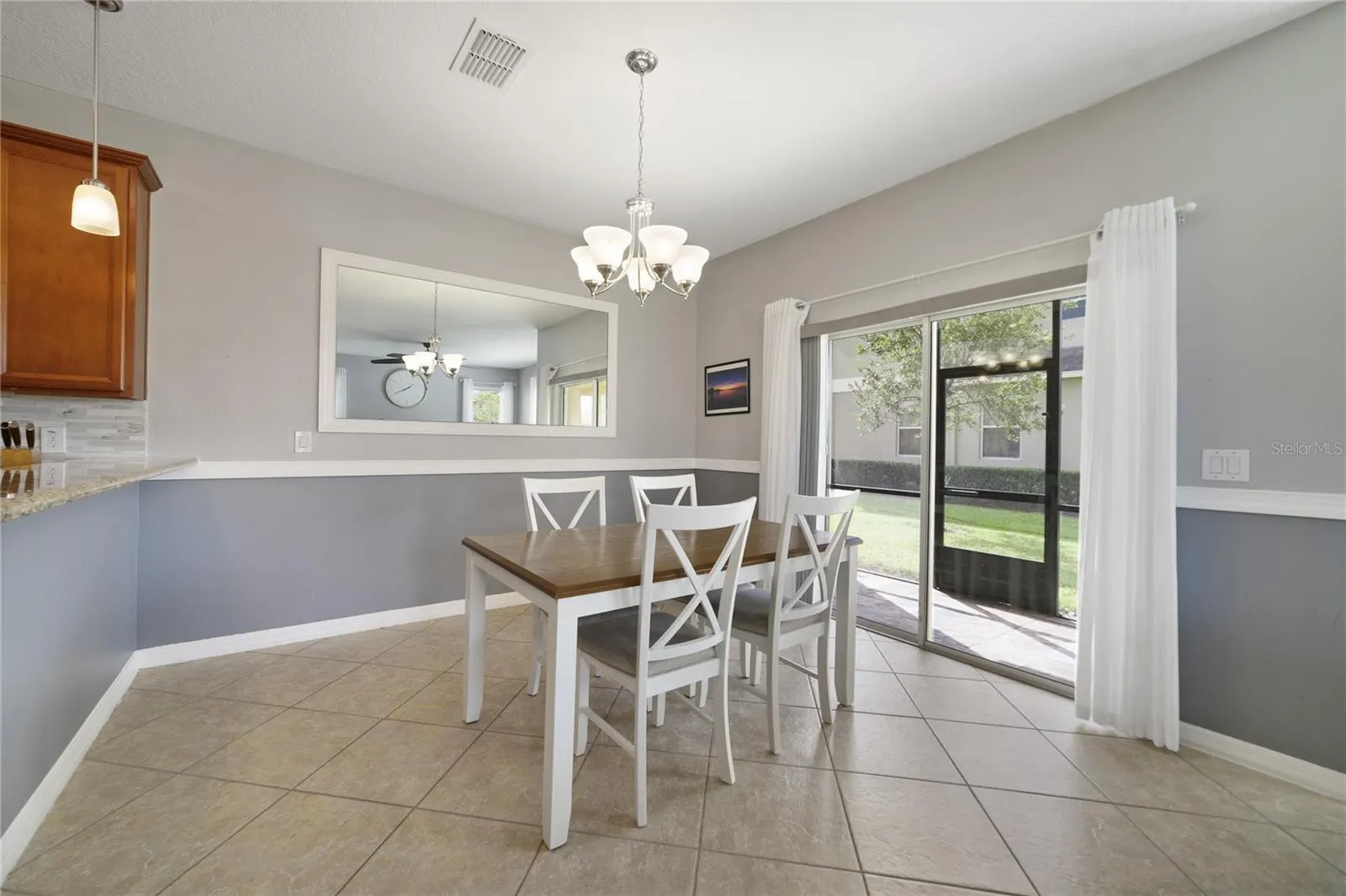 3293 RODRICK CIR