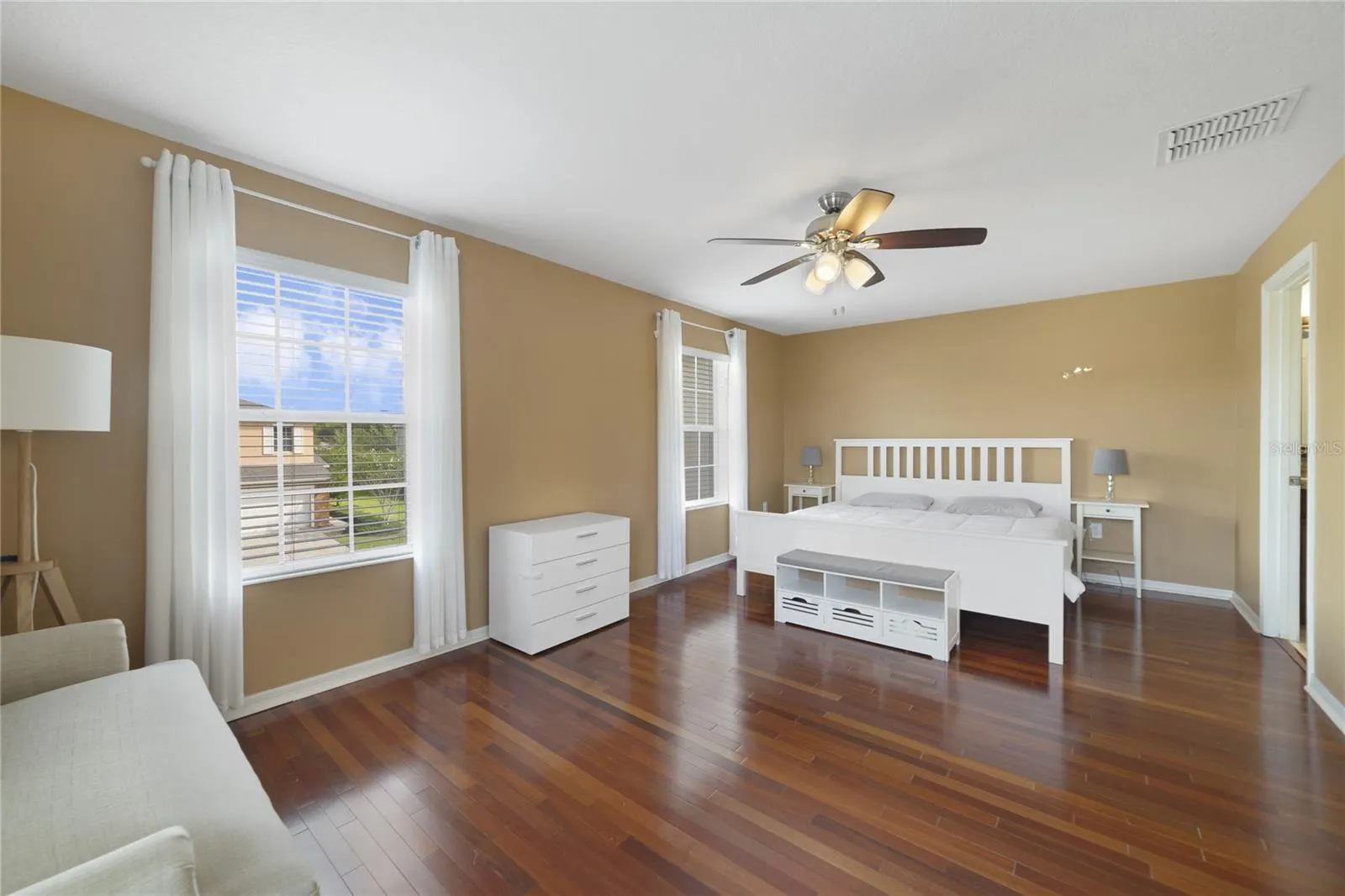 3293 RODRICK CIR