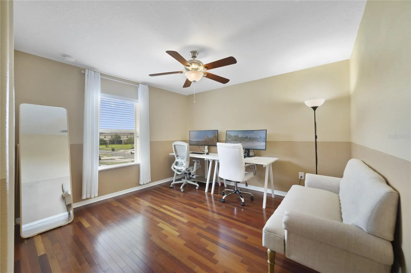 3293 RODRICK CIR