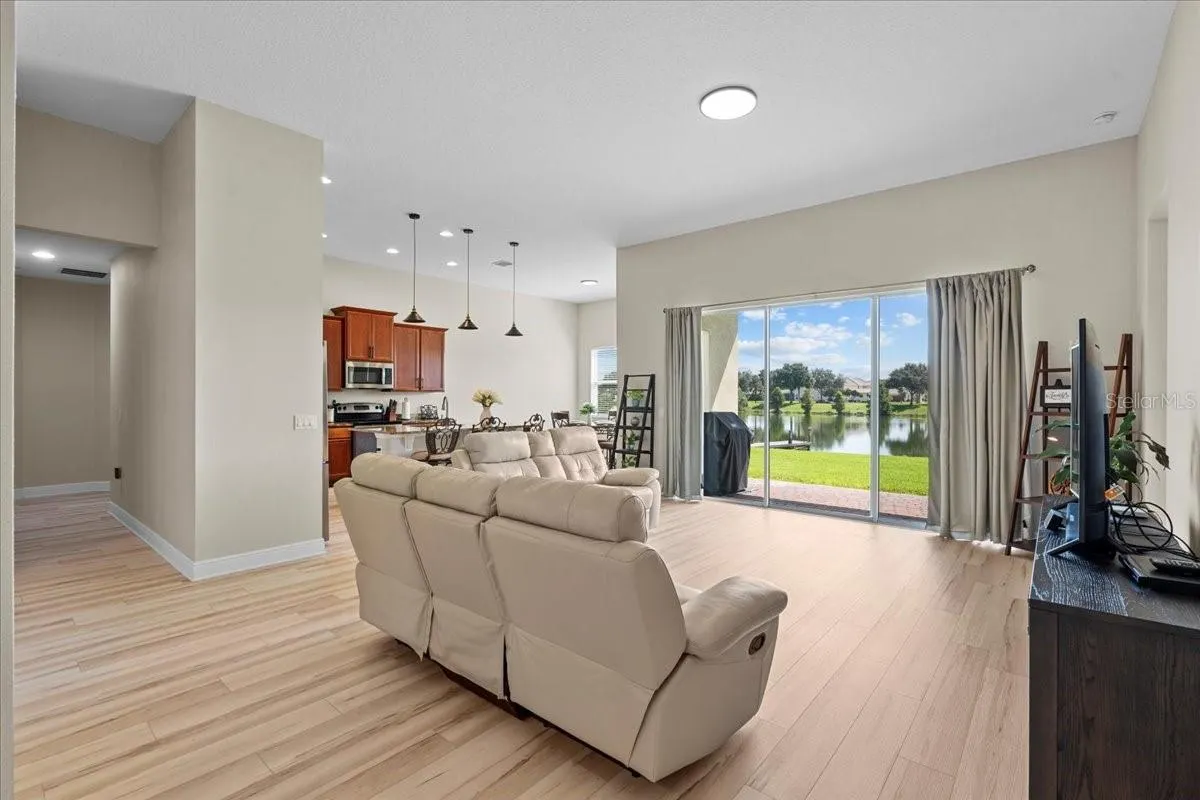 3715 PARADISO CIR
