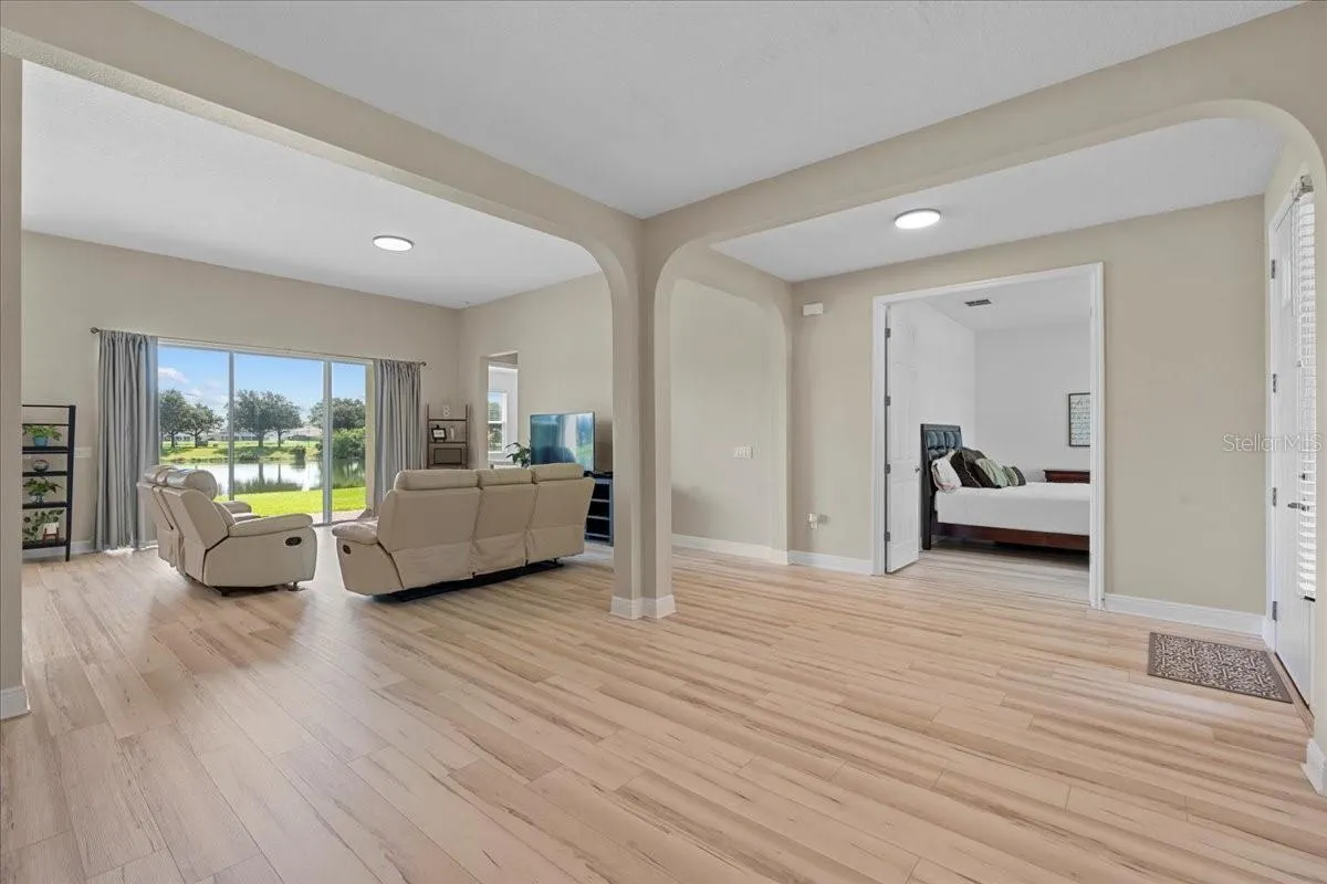 3715 PARADISO CIR