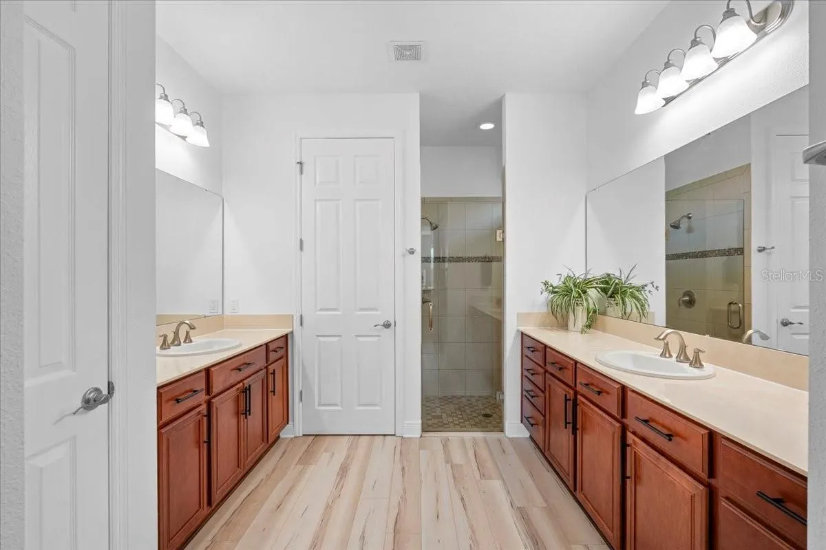 3715 PARADISO CIR