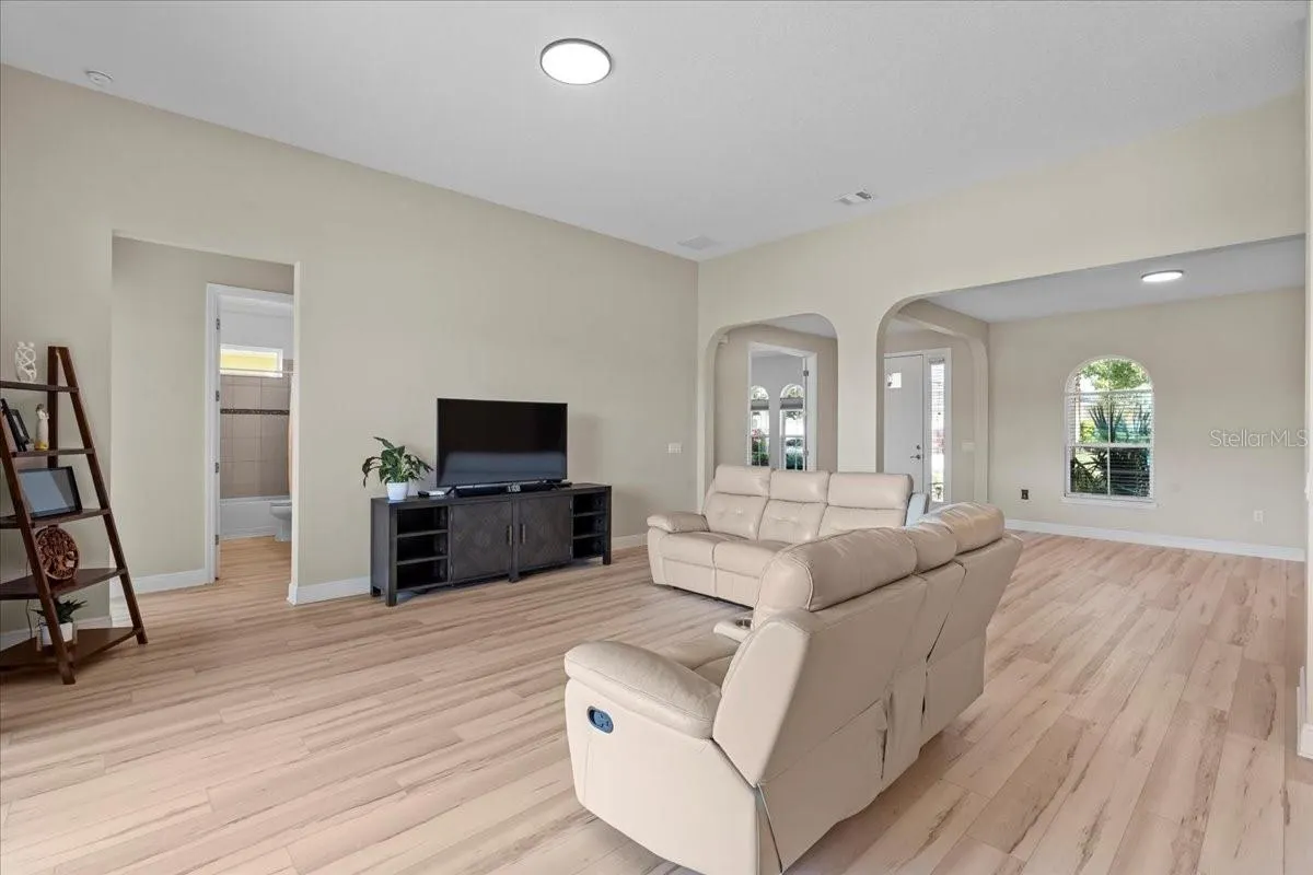 3715 PARADISO CIR