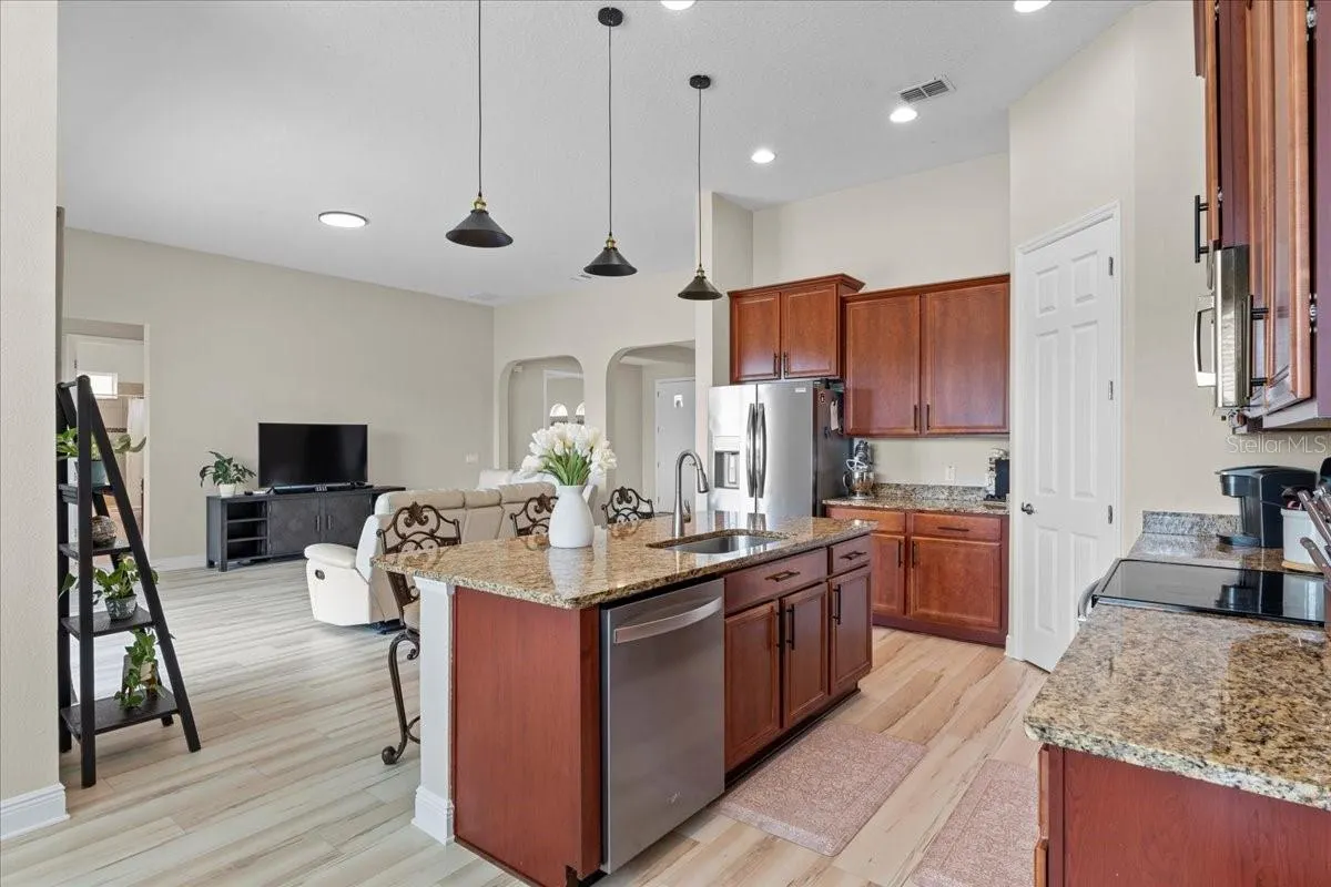 3715 PARADISO CIR