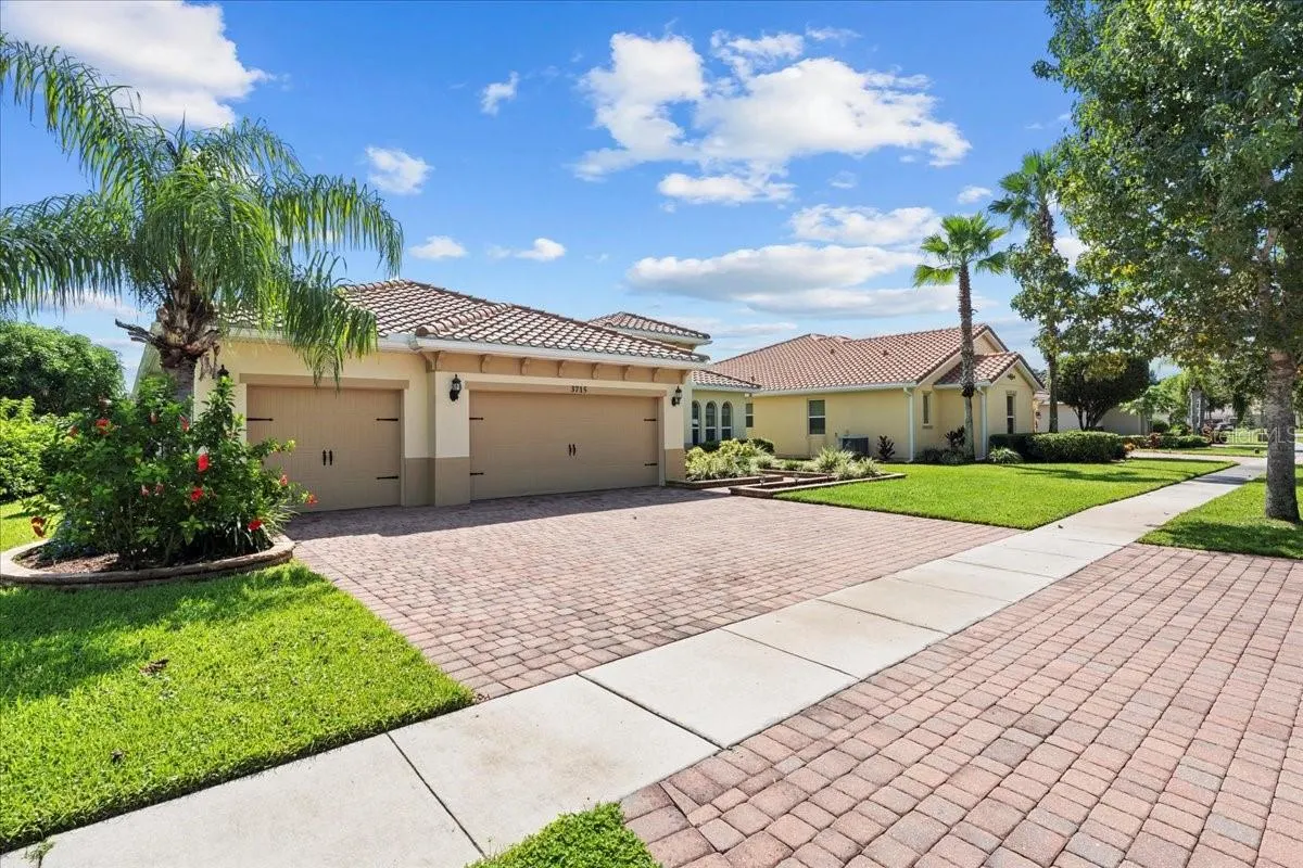 3715 PARADISO CIR
