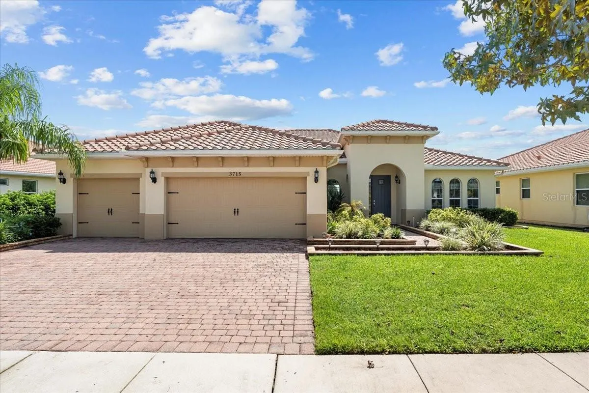 3715 PARADISO CIR