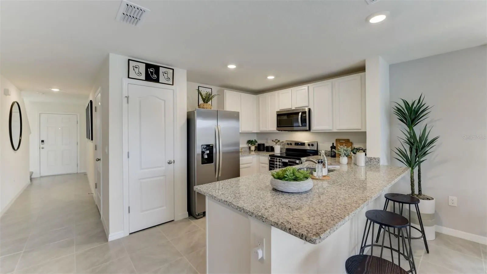 6643 LEO LN