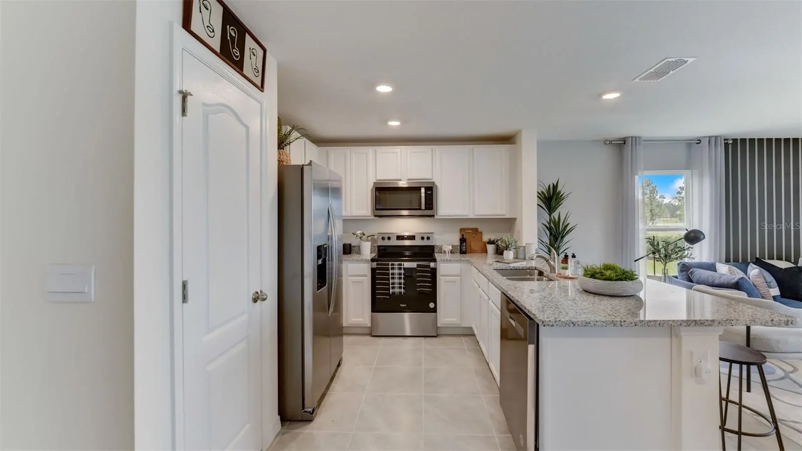 6643 LEO LN