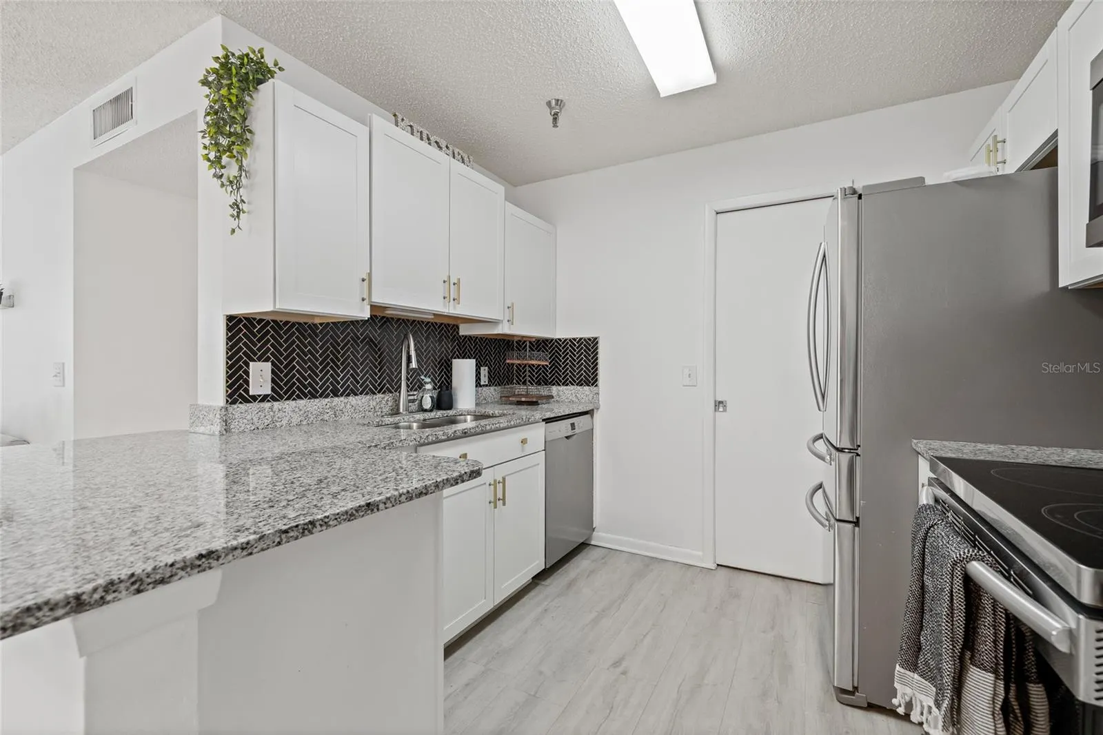 15215 AMBERLY DR #1002, #1002